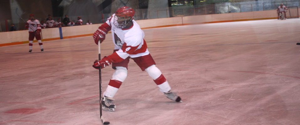 Men's Ice Hockey Edges Past Rugters-Camden in DVCHC Showdown
