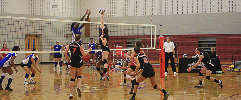 Women's Volleyball Tops Trinity Washington 3-0