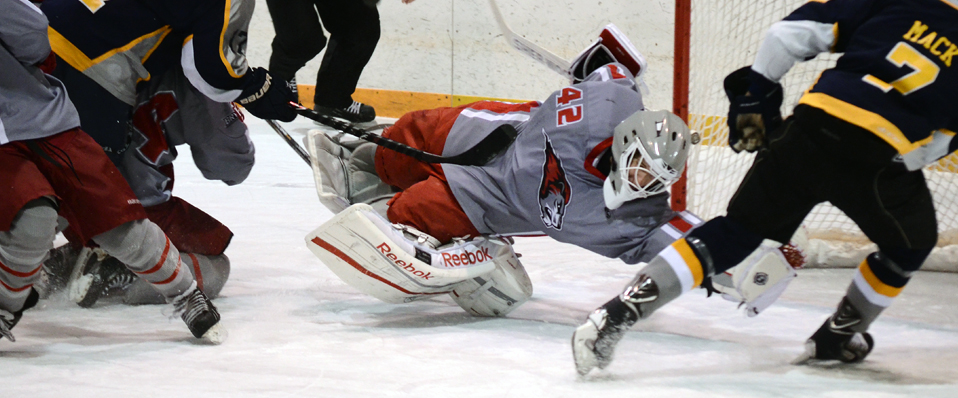 Men's Ice Hockey Wins 3-2 Thriller Over Ranked SUNY Maritime