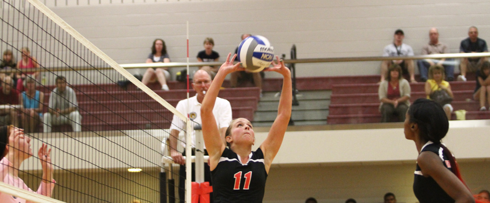 Women's Volleyball Downs Trinity 3-0