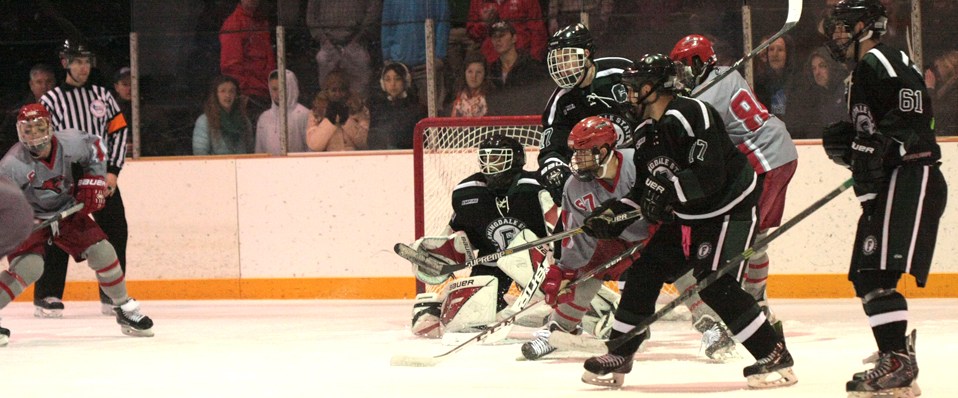 #2 Men's Ice Hockey Topples #3 Farmingdale State, 5-4