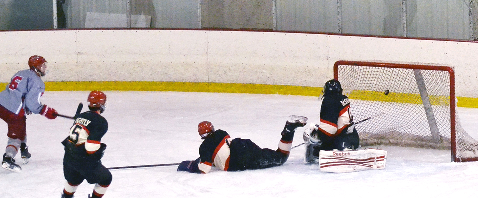Strong Third Period, Lifts #3 Men's Ice Hockey Over #4 Fairfield 5-2