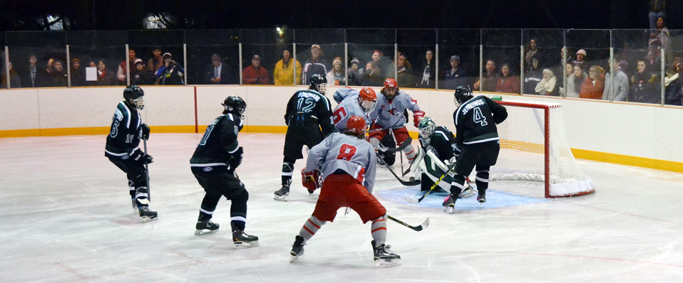 #3 Men's Ice Hockey Takes Down #2 Farmingdale State, 3-1