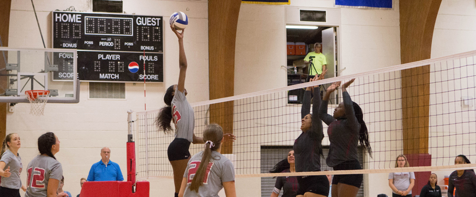Women's Volleyball Falls in Five Sets
