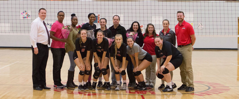 Women's Volleyball Takes Down Cairn 3-1, on Senior Night