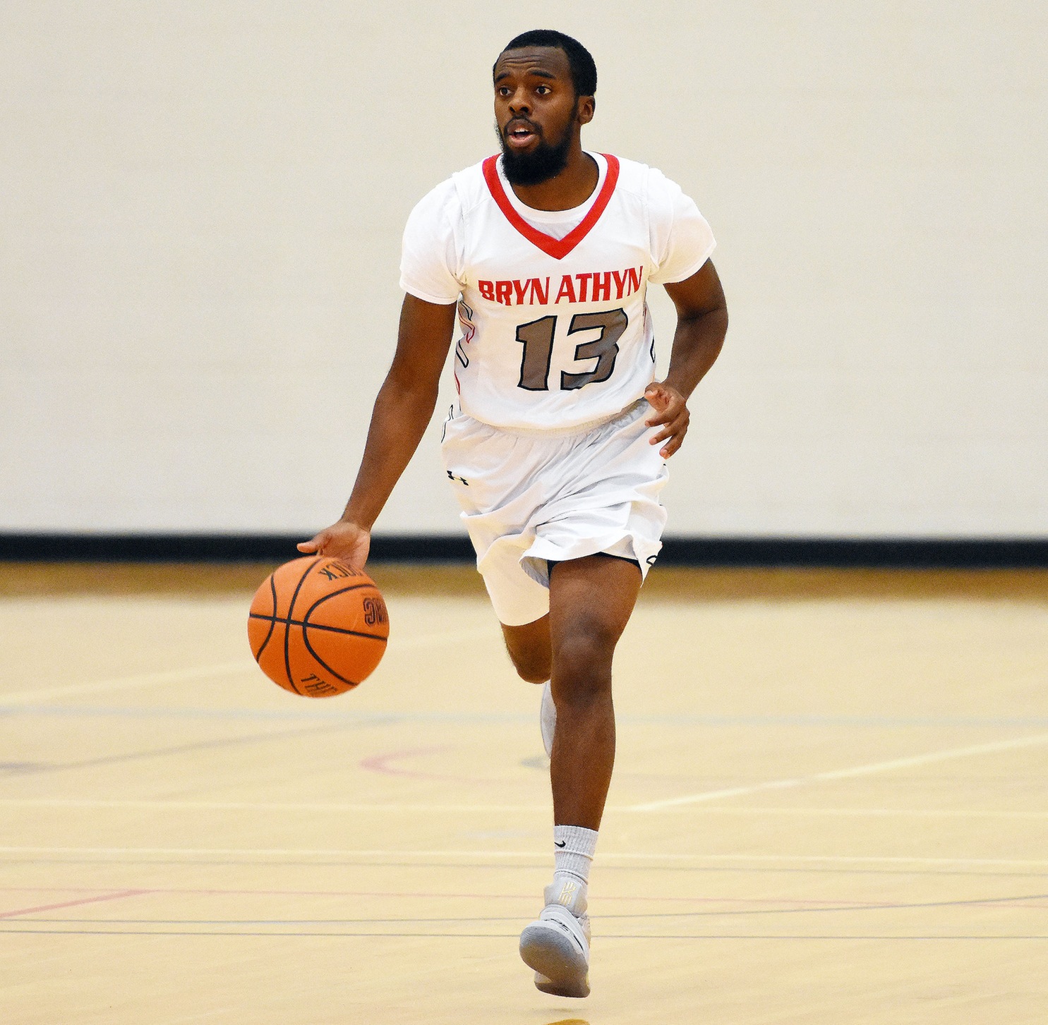 Men's Basketball Fall to Chargers in OT