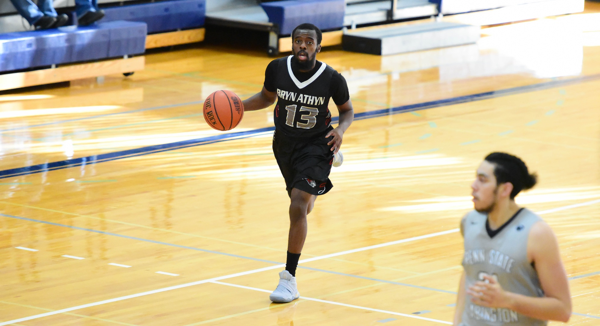Men's Basketball Overwhelmed by Mustang's Balance Attack