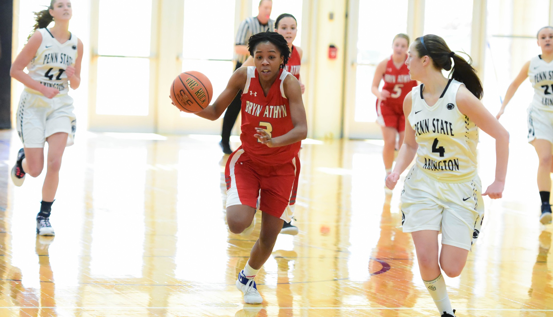 Women's Basketball Defeat Abington, 82-71