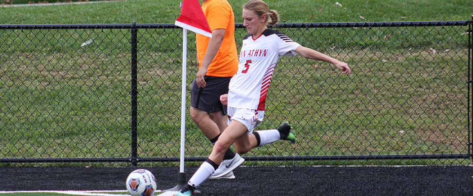 White's late strike pushes women's soccer past Old Westbury, 1-0