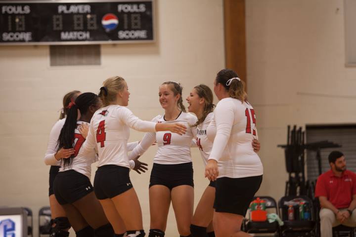 Women's volleyball falls in home tri-match