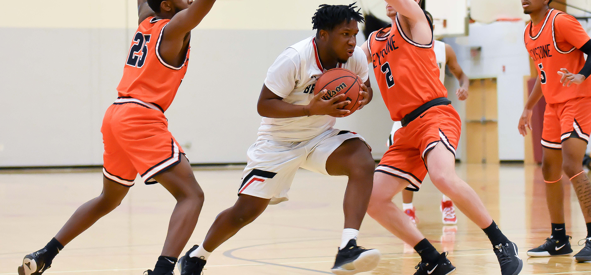 Taylor, Louchie lead offensive onslaught as men's basketball knocks off Valley Forge