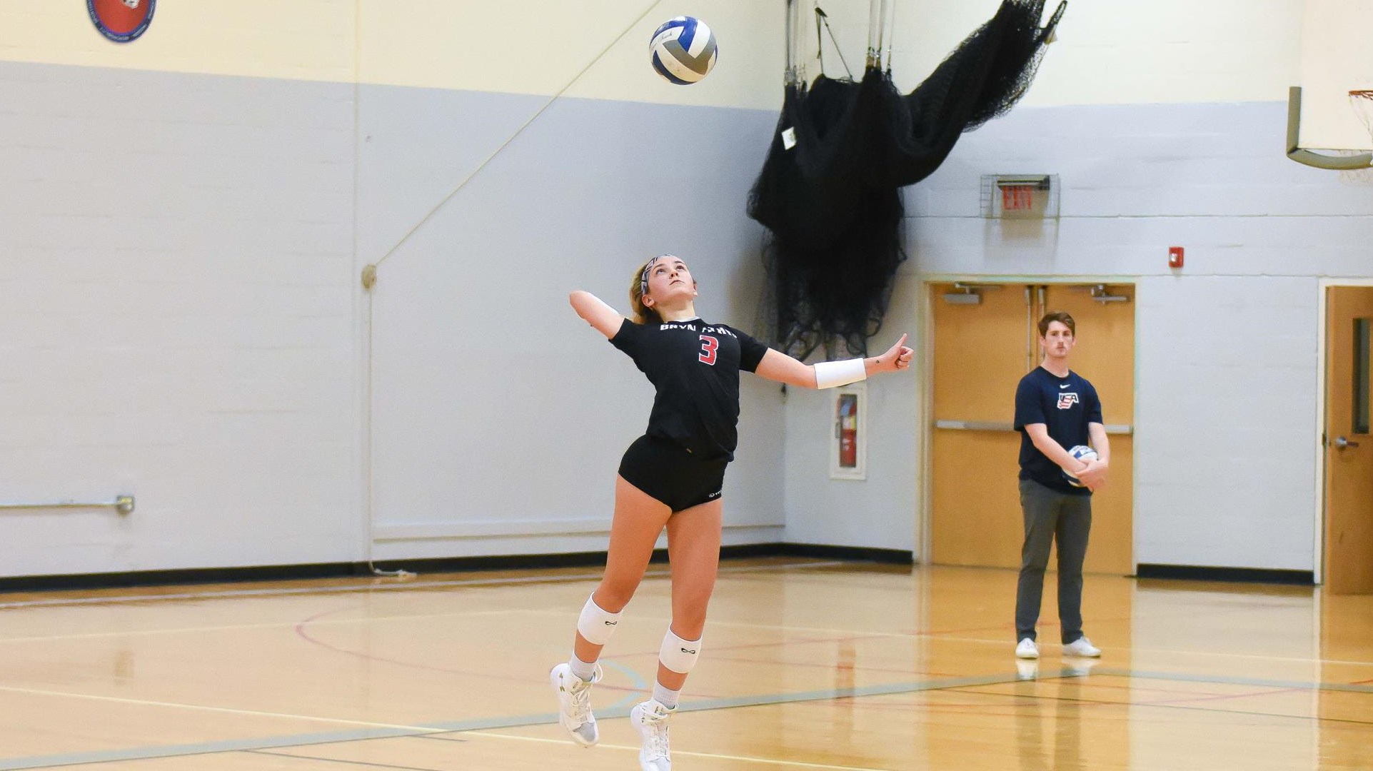 Women's volleyball gets critical conference win