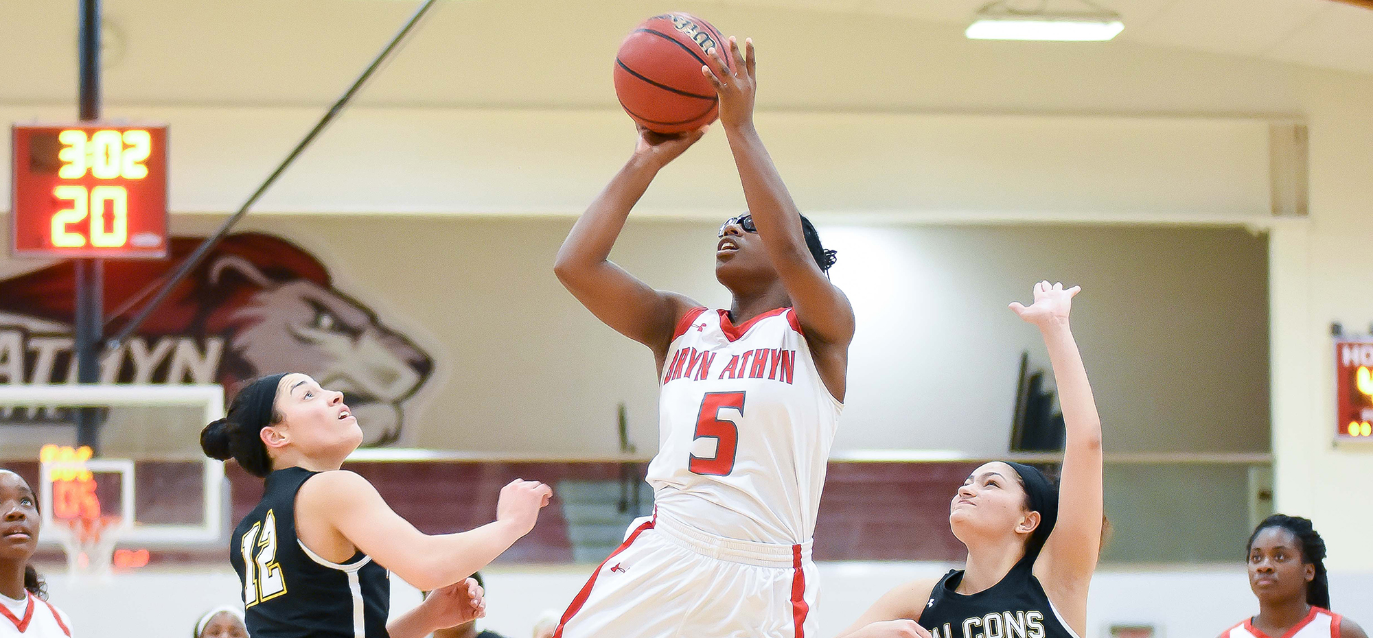 Lions rally from 15 down to defeat Rosemont in season finale 80-75