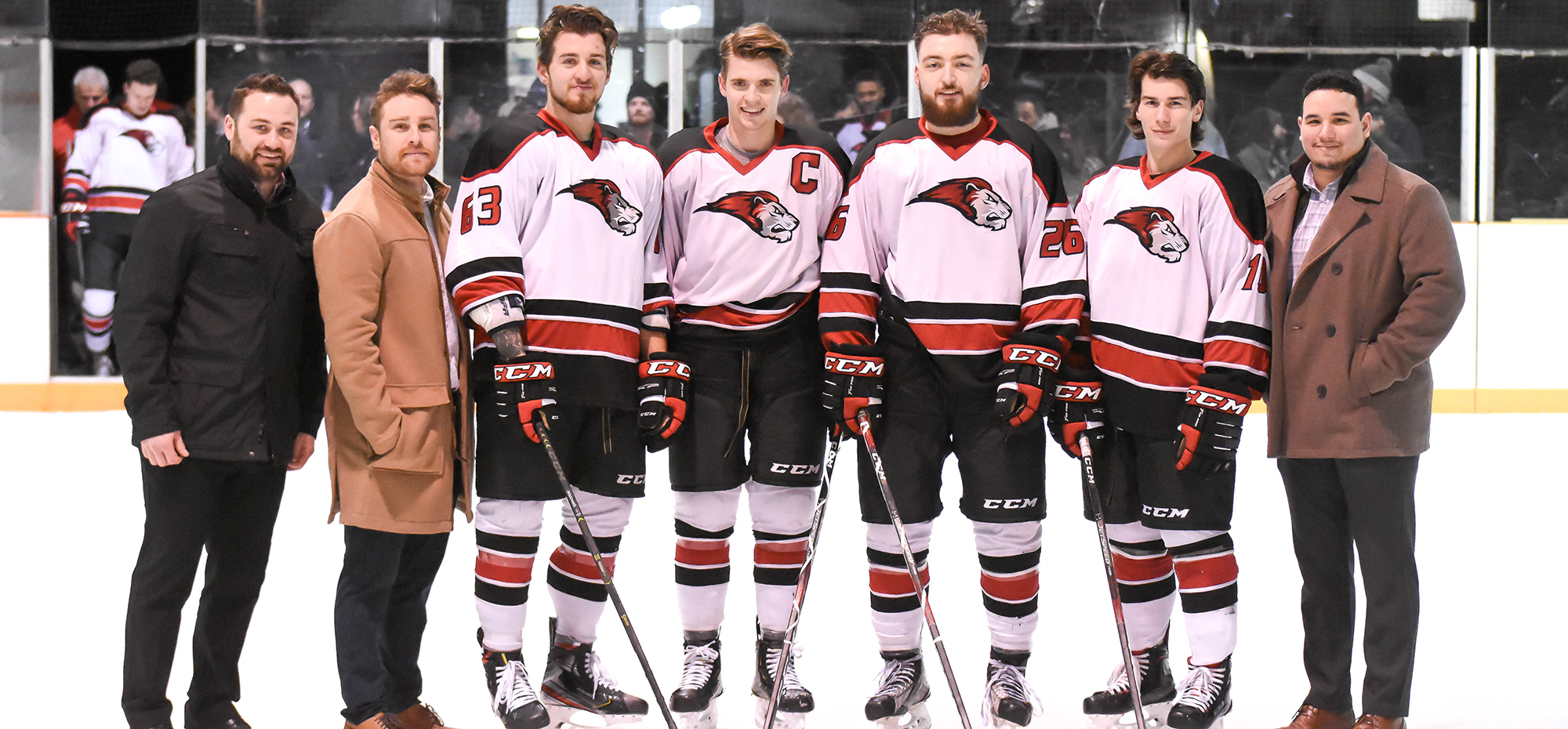 Ice hockey blanks King's (Pa.) 4-0 on Senior Night