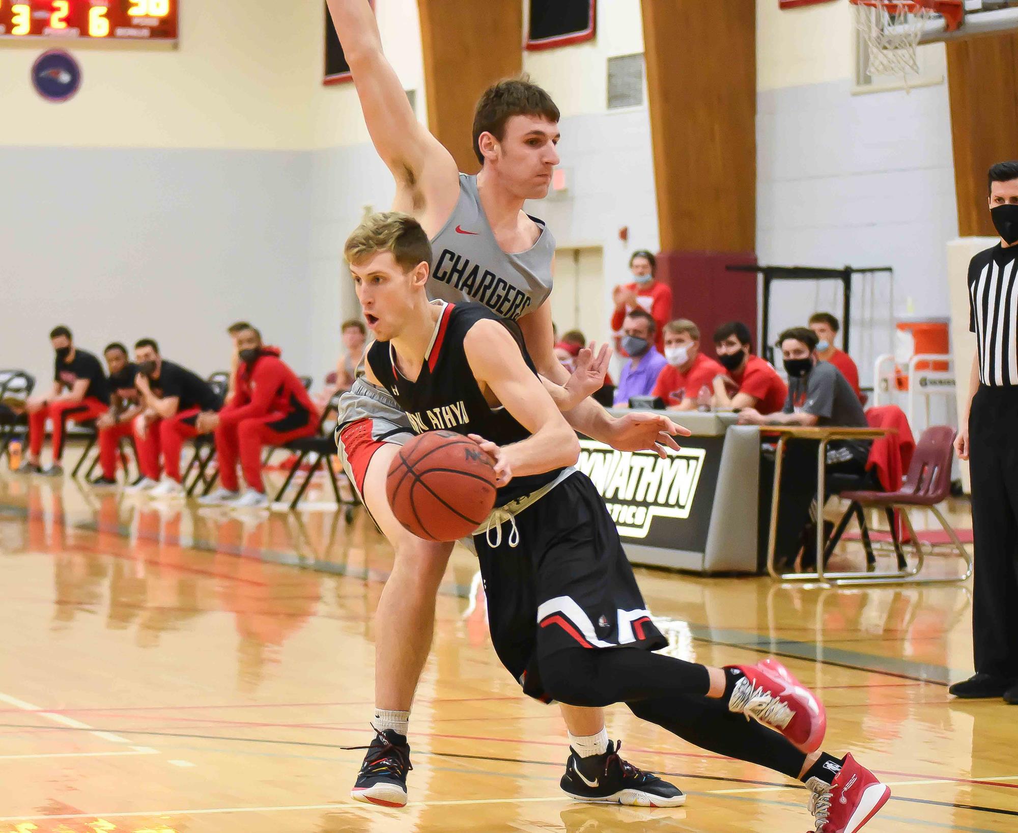 Men's basketball could not make final push in season opener