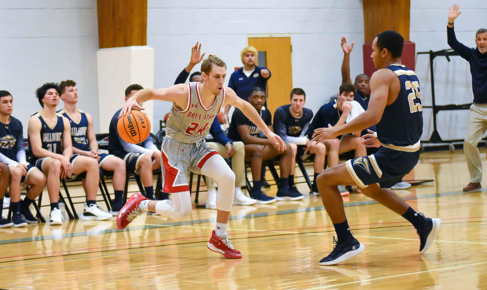 Men's basketball suffers setback on the road