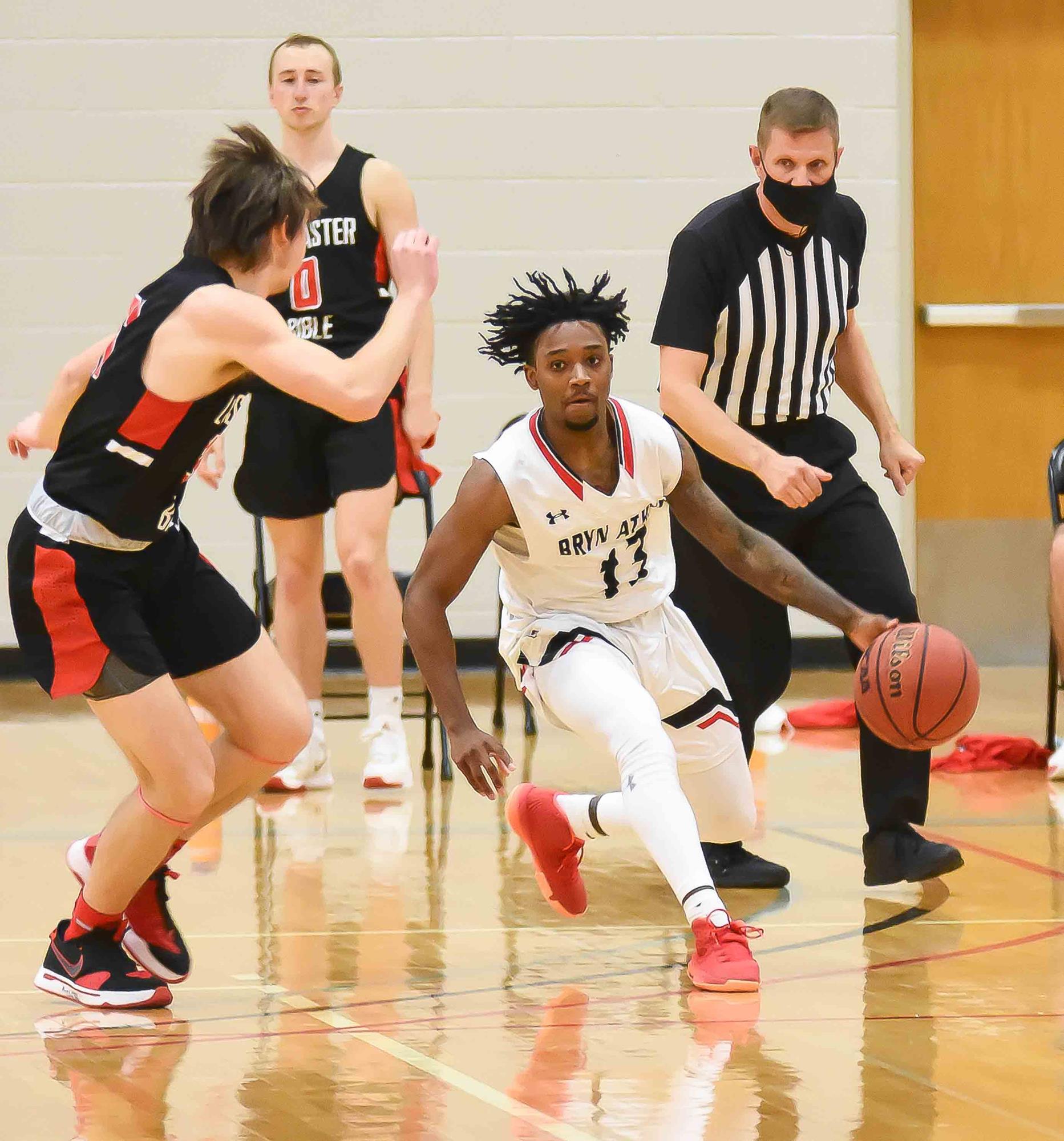 Men's basketball drops two exhibitions to Wesley College
