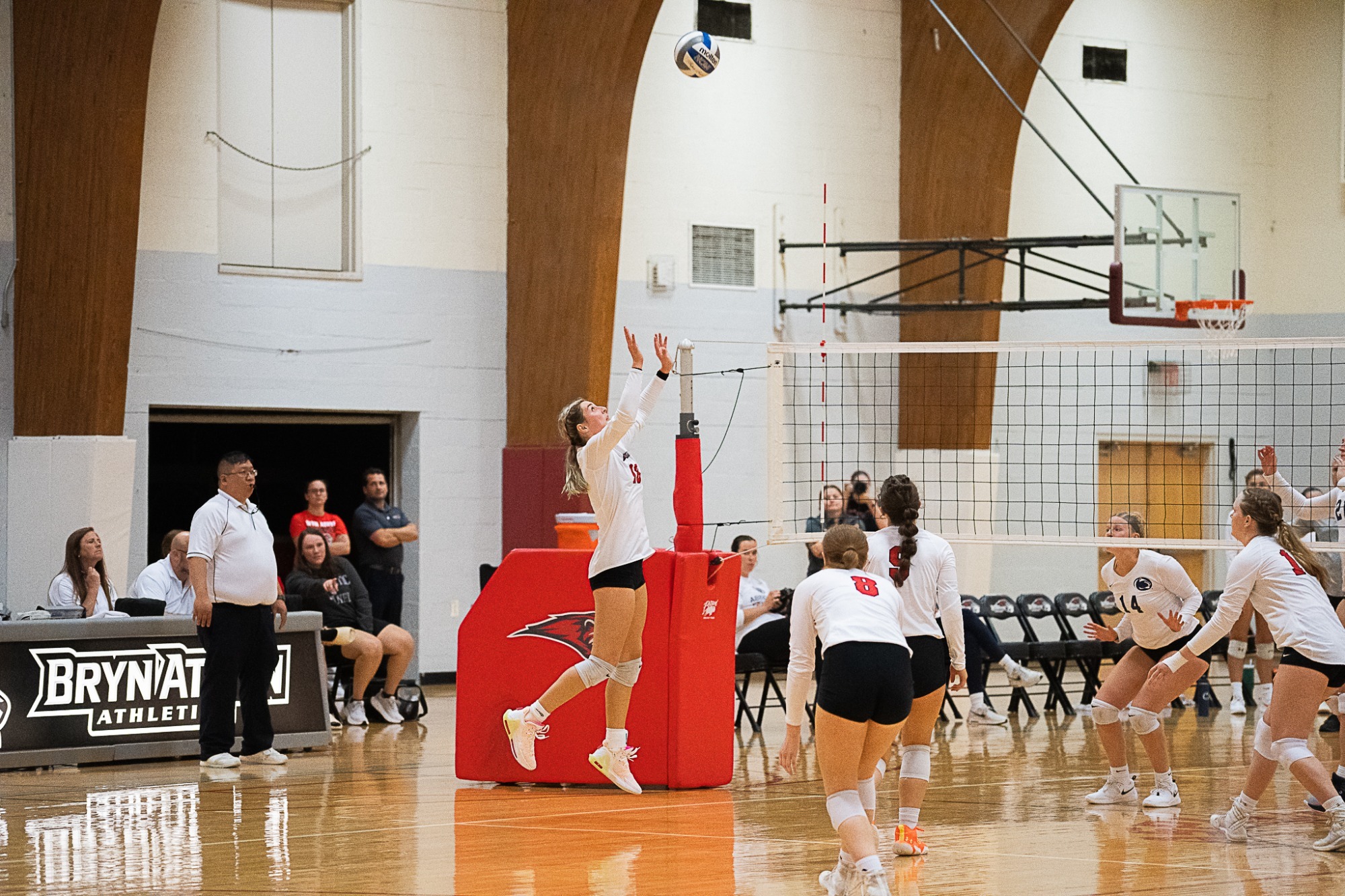 Women's Volleyball earns crucial win over Rosemont