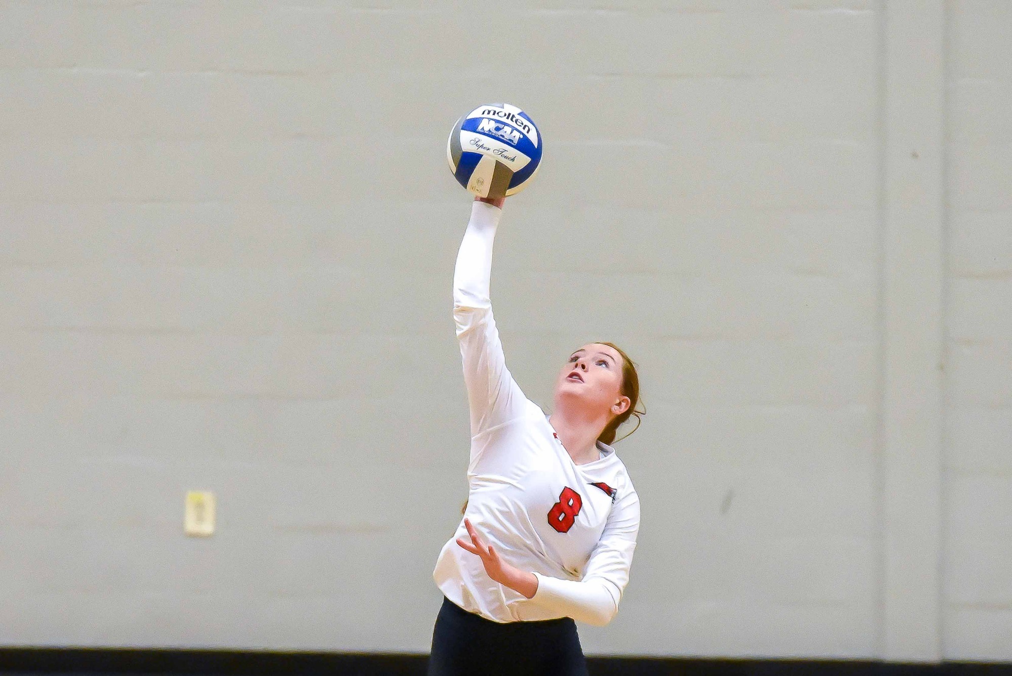 Women's Volleyball cruises by Clarks Summit