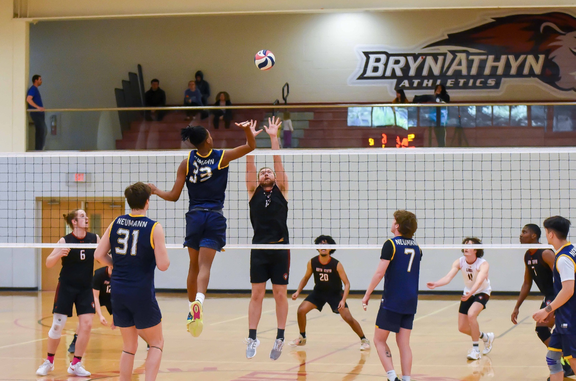Men's volleyball falls to crosstown foe