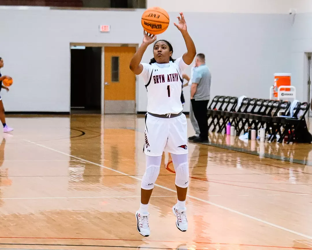 Women's basketball win second in a row