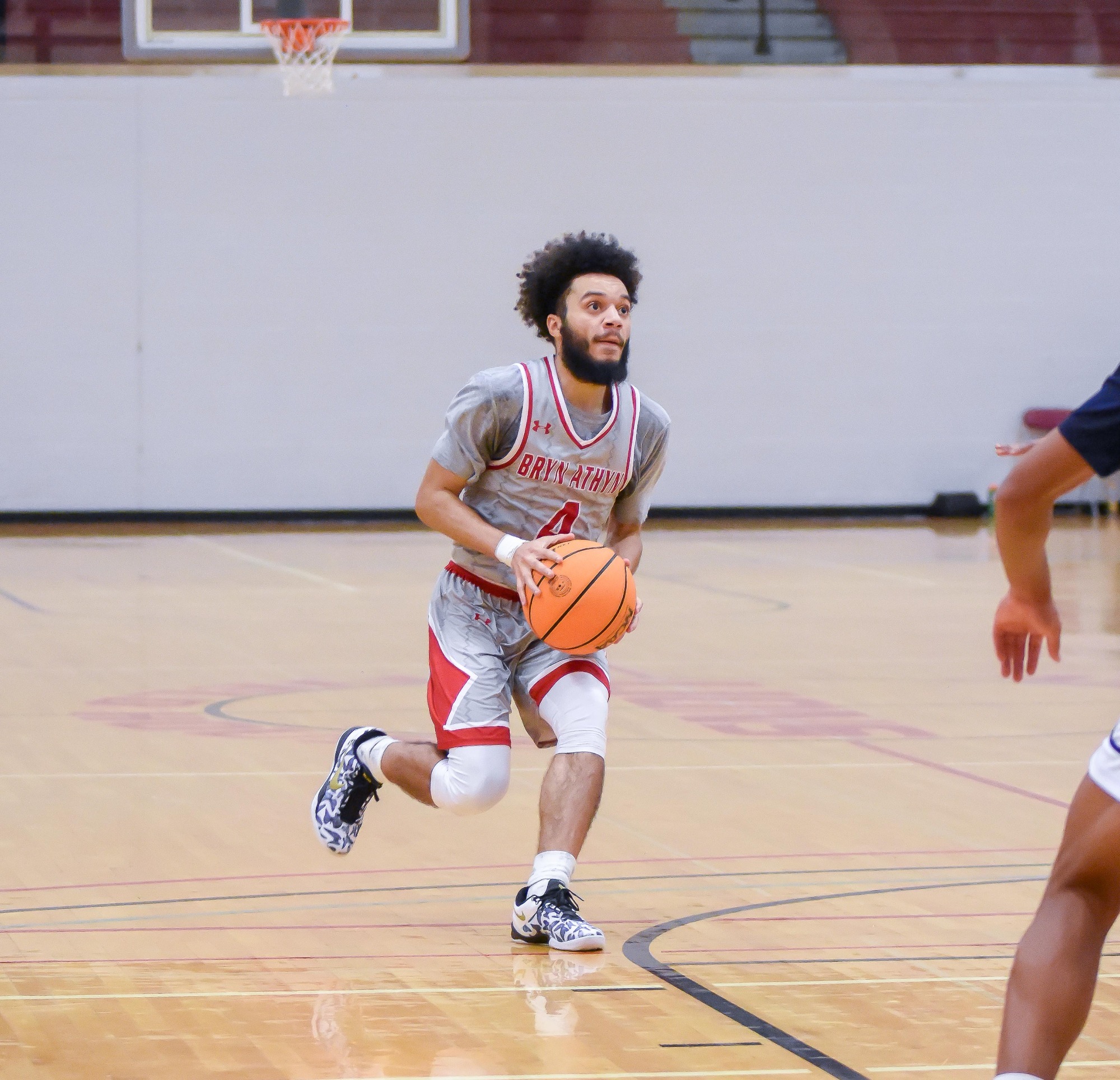 Last second bucket lifts Men's Basketball over PSU Berks