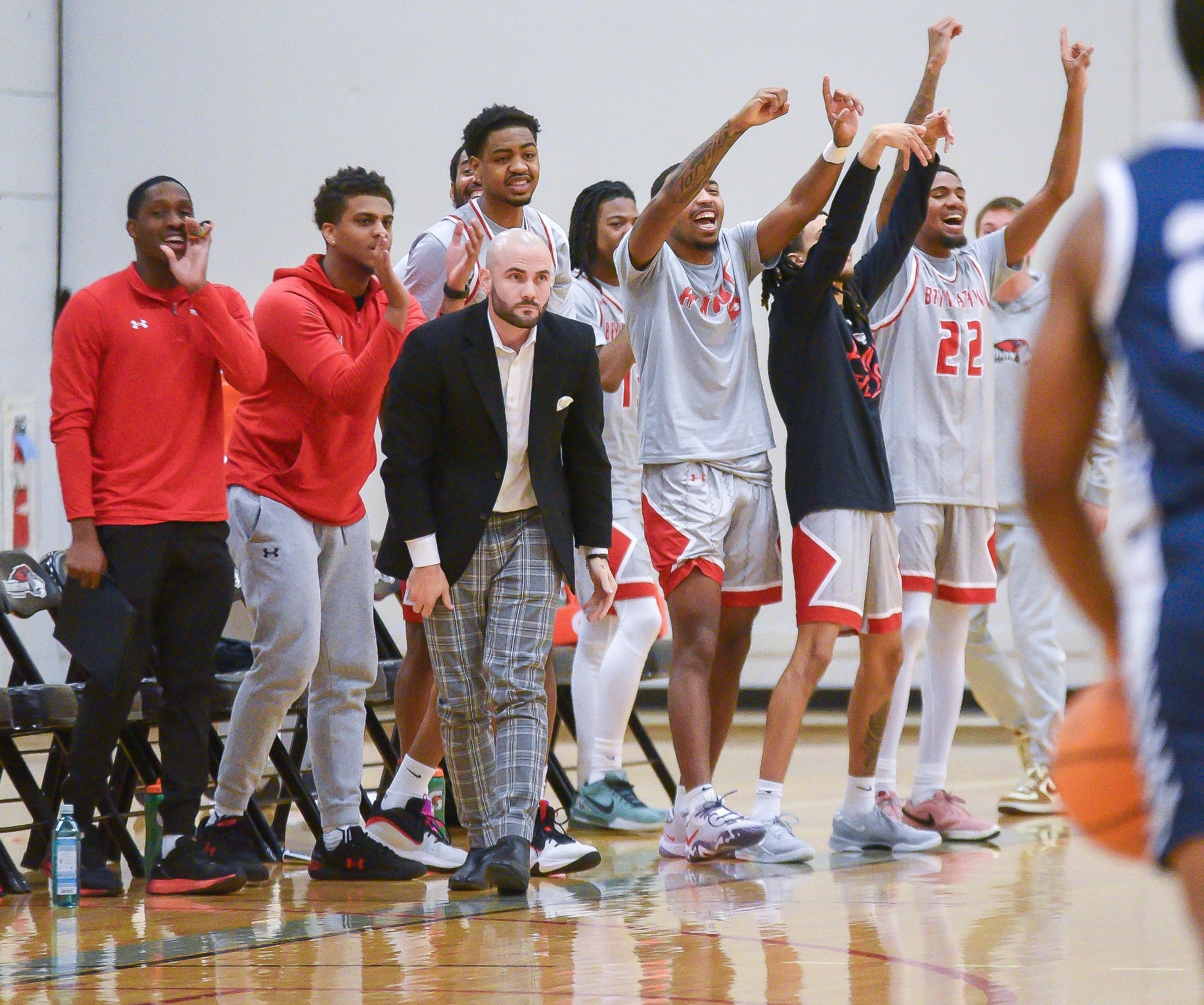 Men's Basketball secure regular season crown
